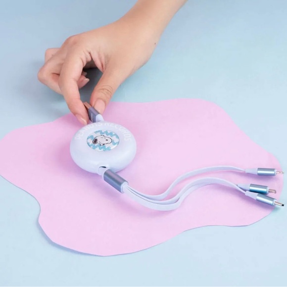 Peanuts 3-in-1 Charging Cable feat. Snoopy NWT - Picture 4 of 5